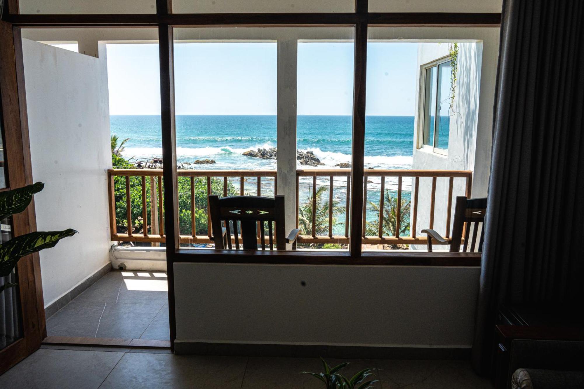 Cocos Hotel Oost-Oost-Midigama Buitenkant foto