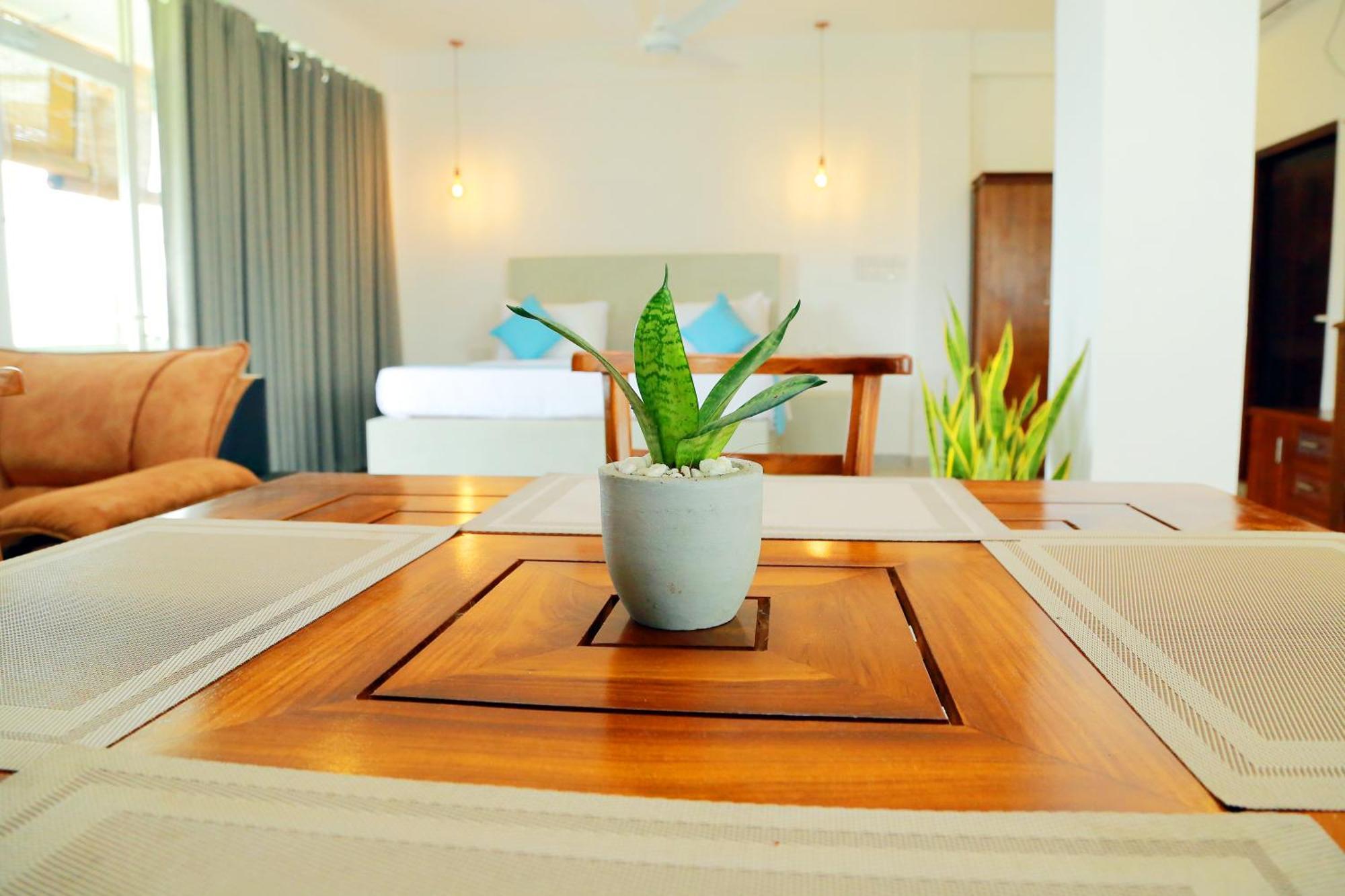 Cocos Hotel Oost-Oost-Midigama Buitenkant foto
