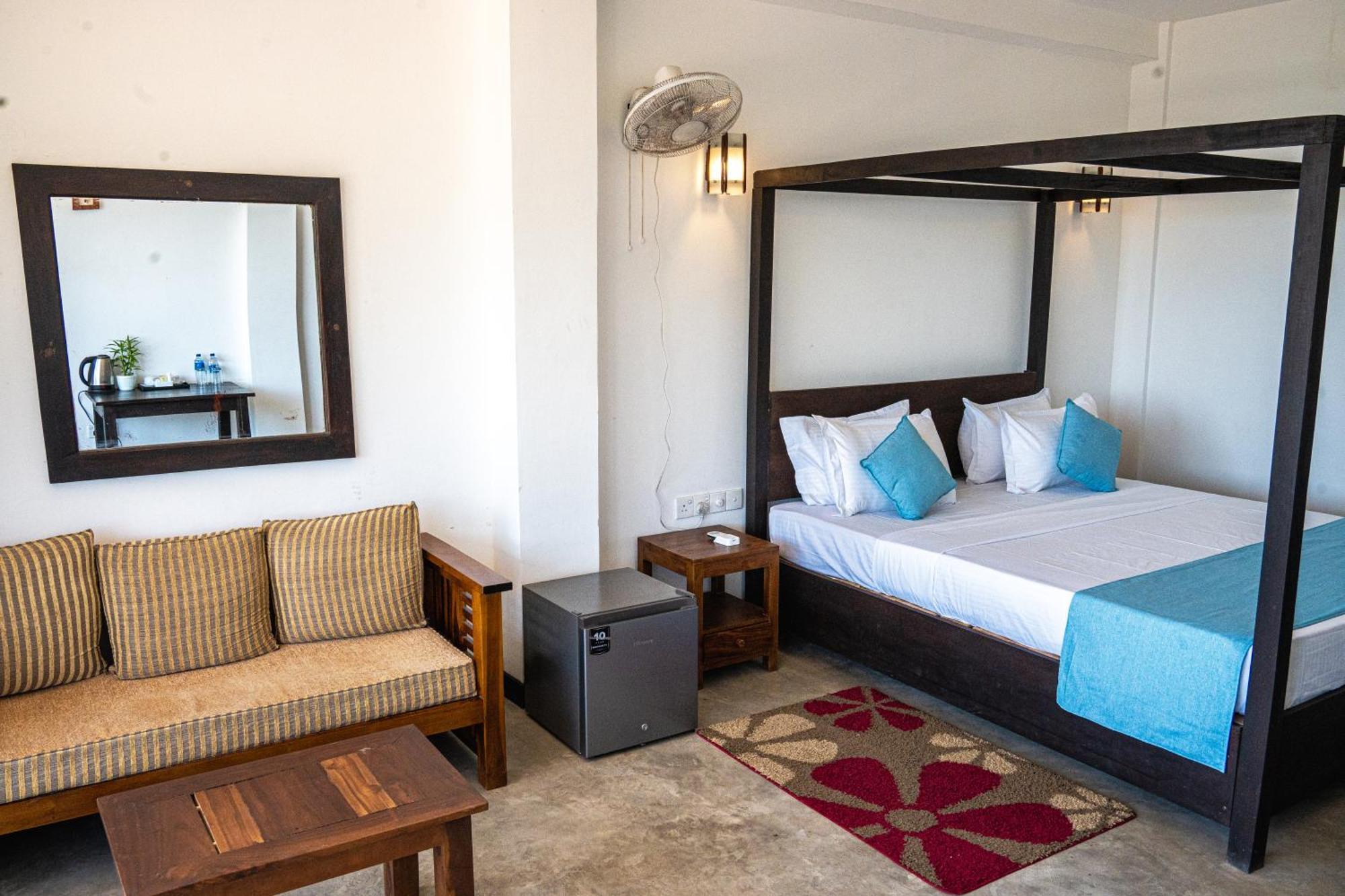 Cocos Hotel Oost-Oost-Midigama Buitenkant foto