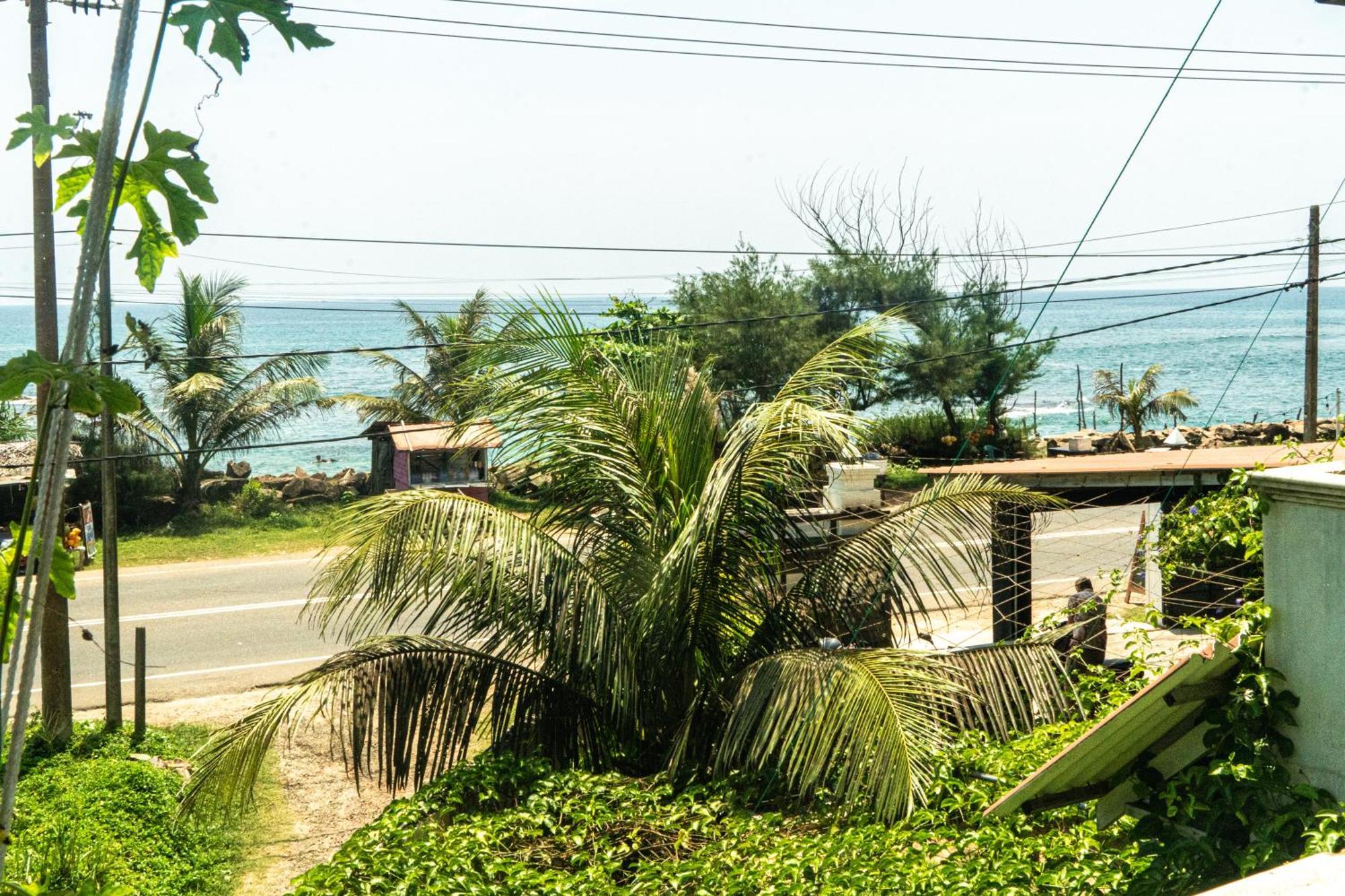 Cocos Hotel Oost-Oost-Midigama Buitenkant foto