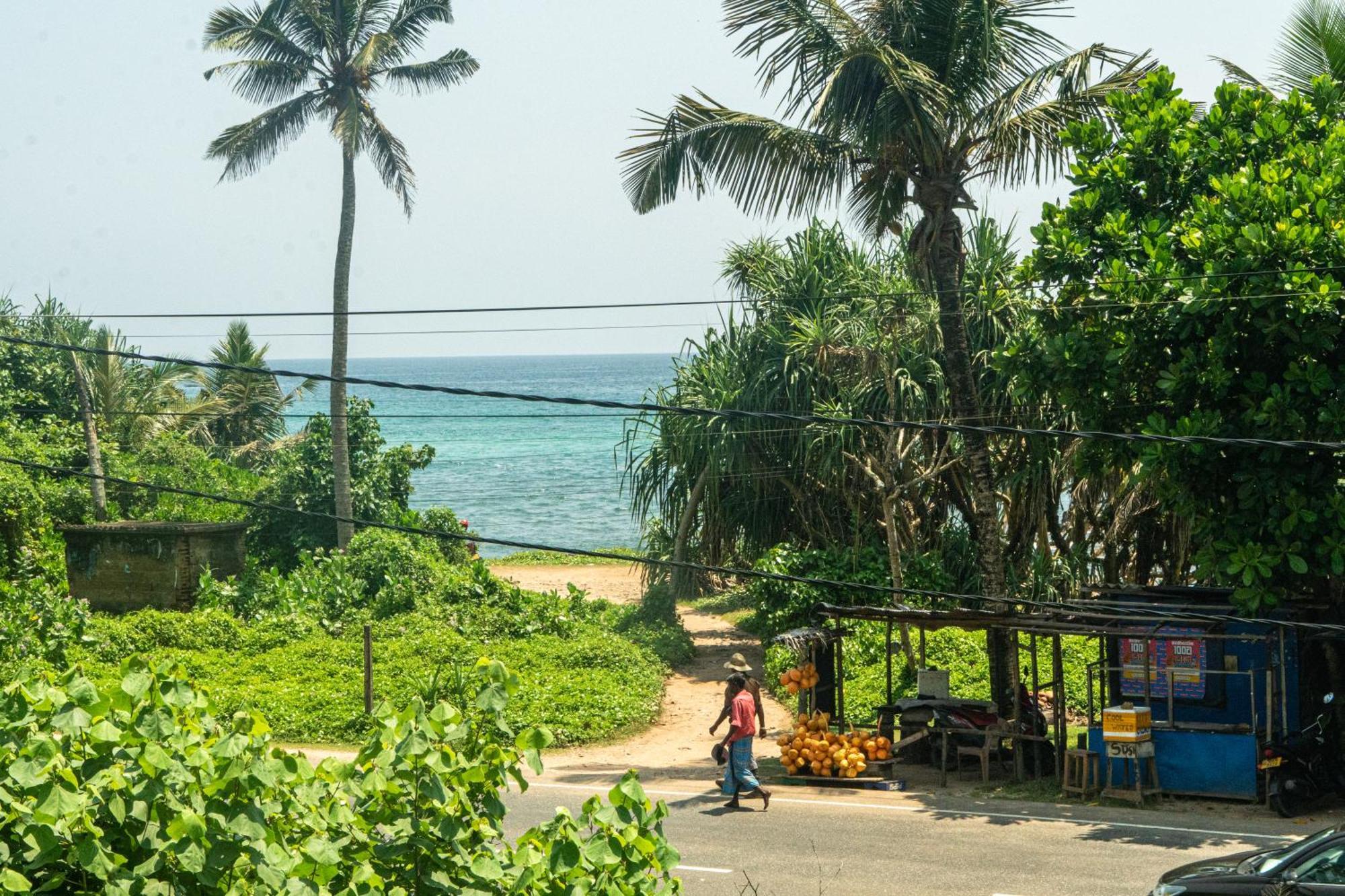 Cocos Hotel Oost-Oost-Midigama Buitenkant foto